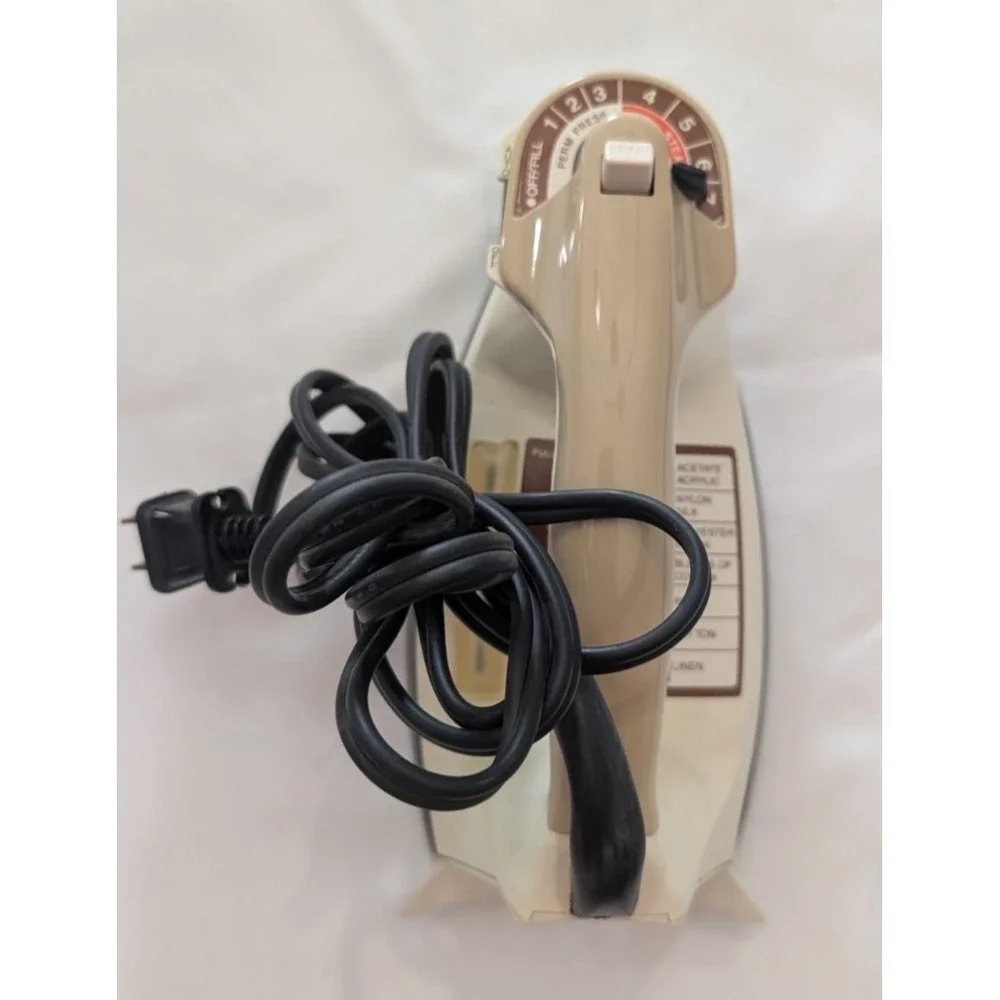 Vintage 1980s Black & Decker Automatic Shut-Off Iron Steam & Dry - F479BWH